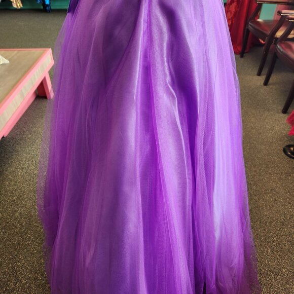 W.O.W. 5060 Purple Size 6 Prom Dress/Formal Gown - Picture 7 of 7